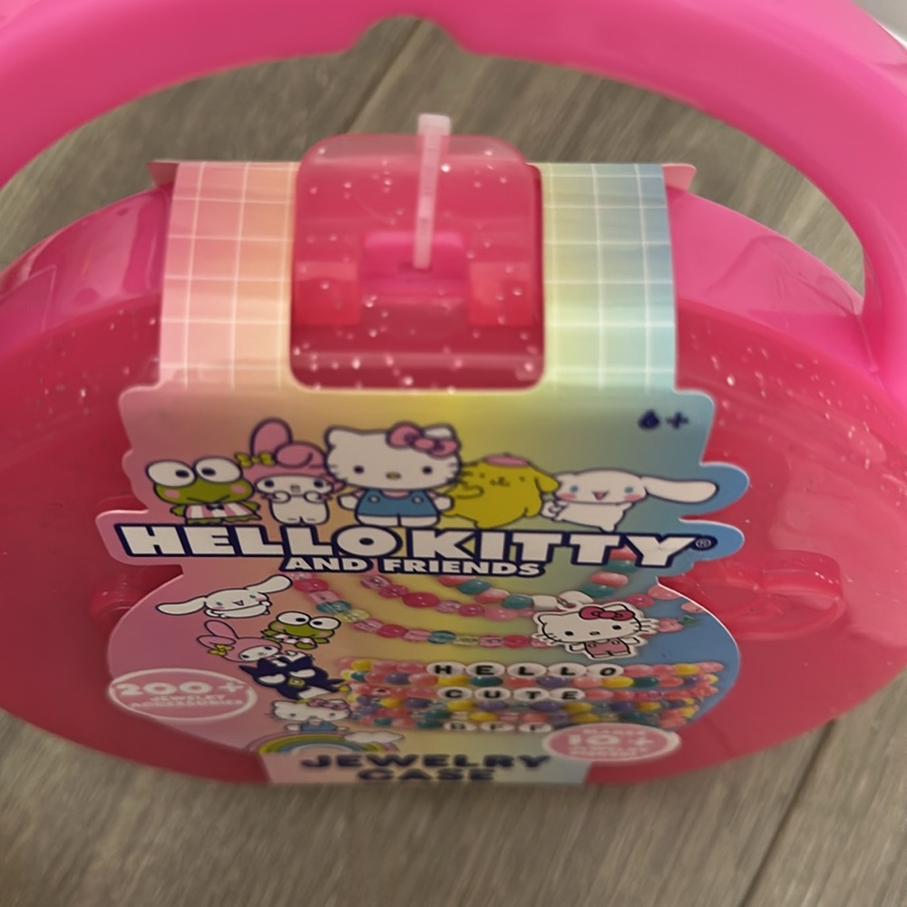 Hello Kitty Jewelry Making Kit + Pink Sparkle Case - Picture 4 of 4